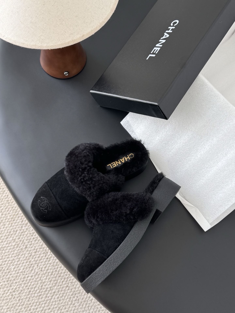 Ch**el slippers